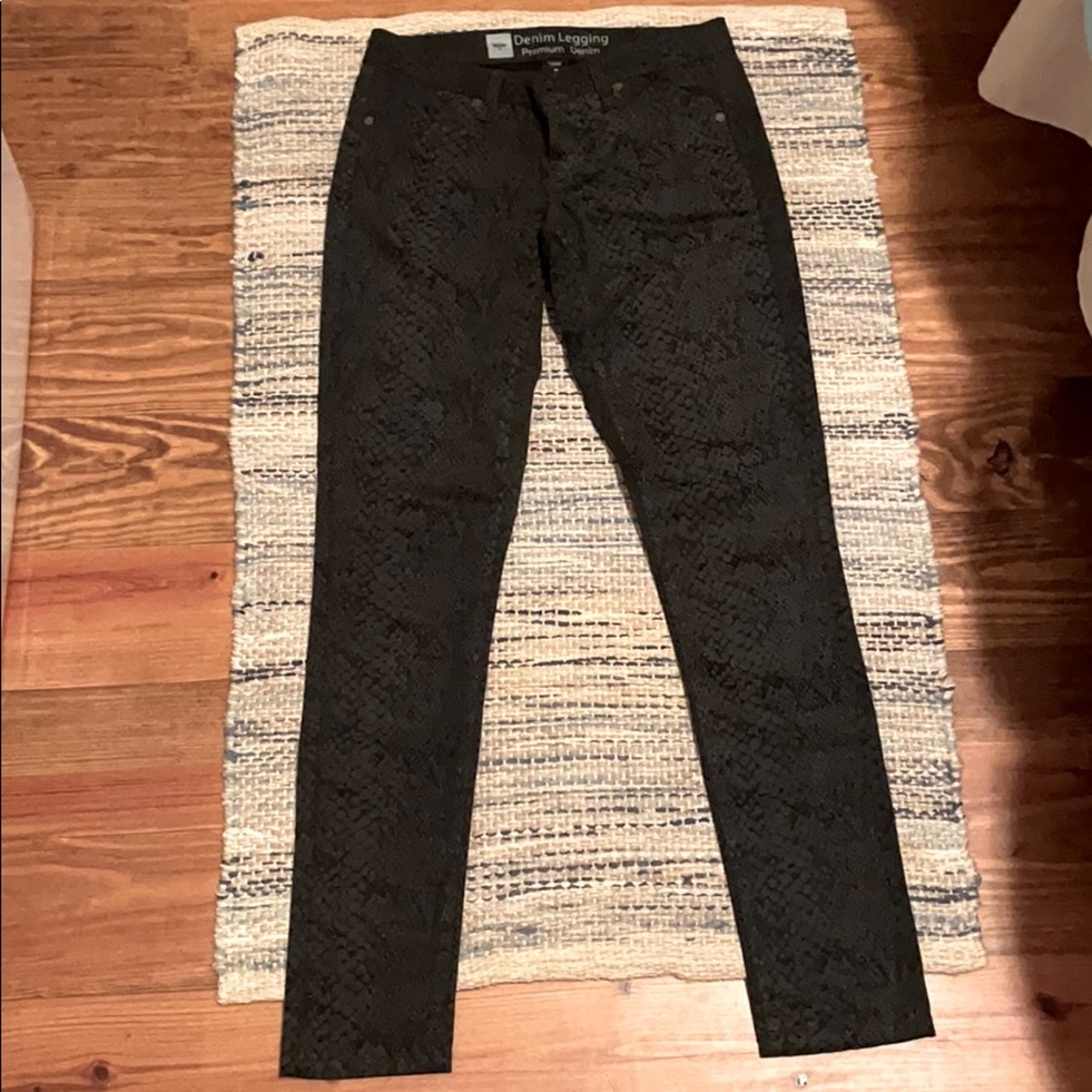 Mossimo black denim snakeskin skinny jeans